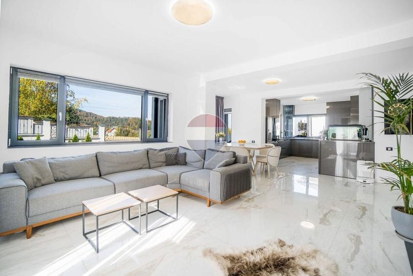 Casă individuală cu 5 camere cu Teren 400 Mp în Bunloc