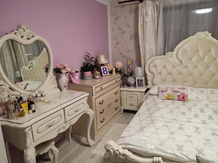 Casă individuală cu 9 camere cu Teren 700 Mp în Central