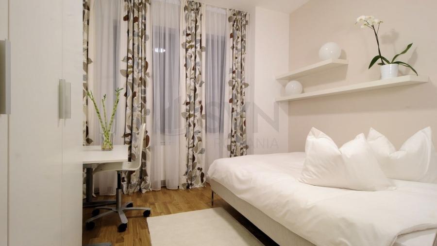 Apartament cu 3 camere semidecomandat, mobilat în Pipera