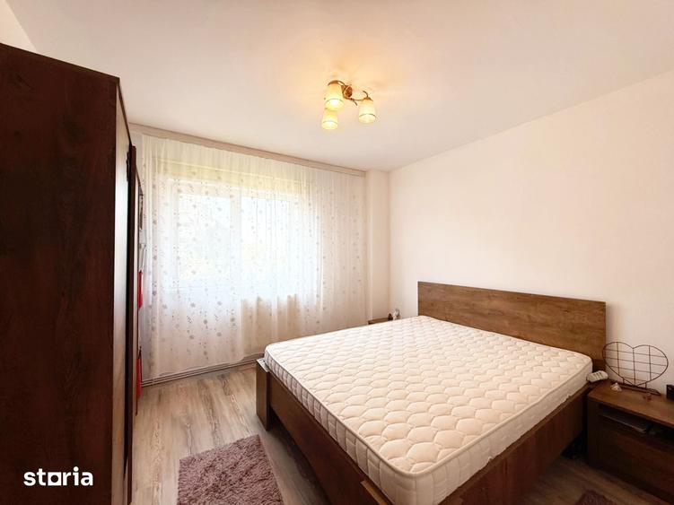 Apartament cu 4 camere semidecomandat în Micălaca