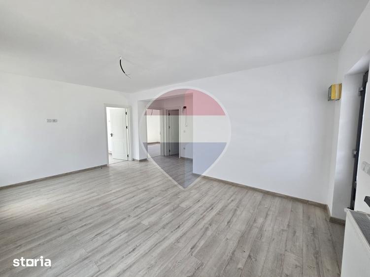 Casă cu 3 camere cu Teren 250 Mp în Malu Mare