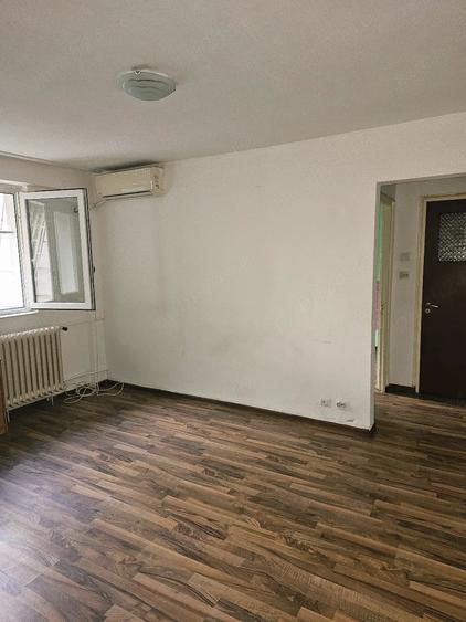 Apartament cu 2 camere semidecomandat în Pantelimon