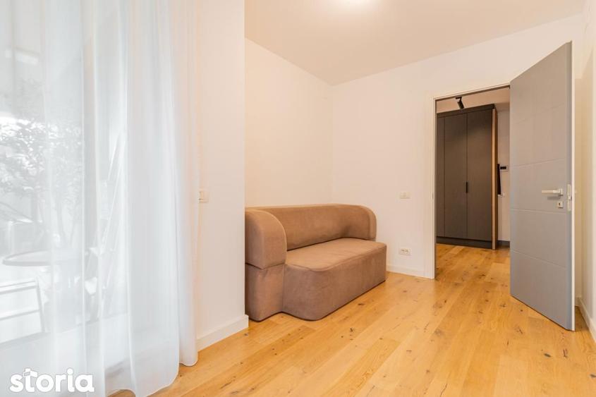 Apartament cu 3 camere, mobilat în Regie