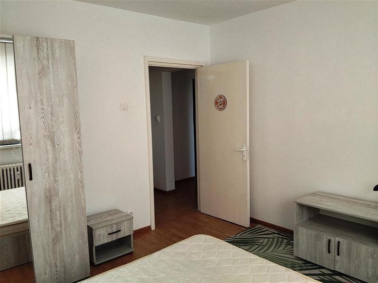 Apartament cu 2 camere decomandat, mobilat în Sud