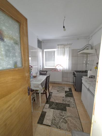 Apartament cu 3 camere decomandat în Teiul Doamnei