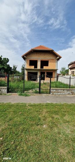 Casă cu 5 camere cu Teren 600 Mp în Sânnicolau Mic