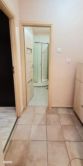 Garsonieră decomandată în Titan