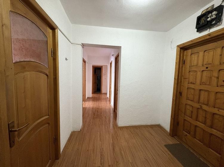 Apartament cu 3 camere decomandat în Micro 6