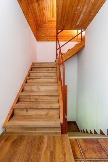 Casă individuală cu 7 camere cu Teren 4290 Mp în Valea Doftanei