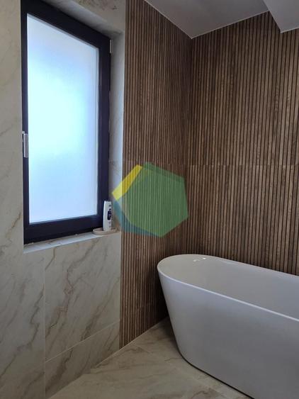Casă individuală cu 5 camere cu Canalizare în Central
