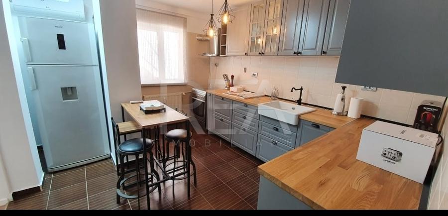 Apartament cu 3 camere decomandat, mobilat în Tineretului