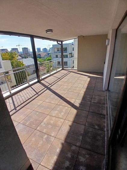 Apartament cu 4 camere decomandat în Est