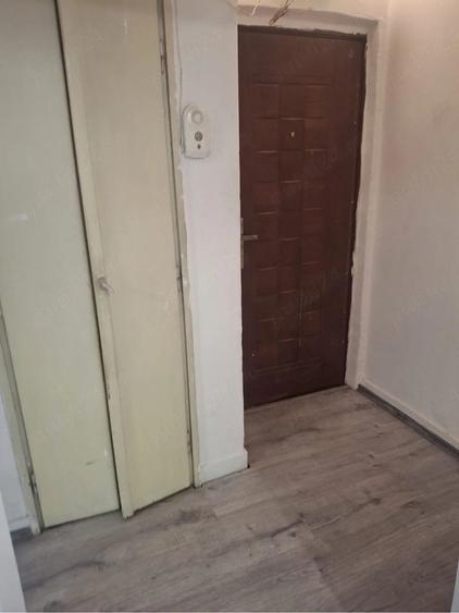 Apartament cu 2 camere semidecomandat în Craiovei