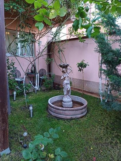 Casă cu 5 camere cu Canalizare în Central
