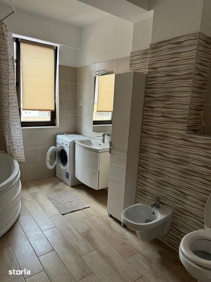 Apartament cu 3 camere decomandat, mobilat în Baza 3
