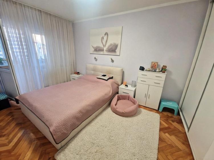 Apartament cu 3 camere decomandat, mobilat în Aradului