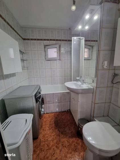 Apartament cu 3 camere decomandat în Giurgiului