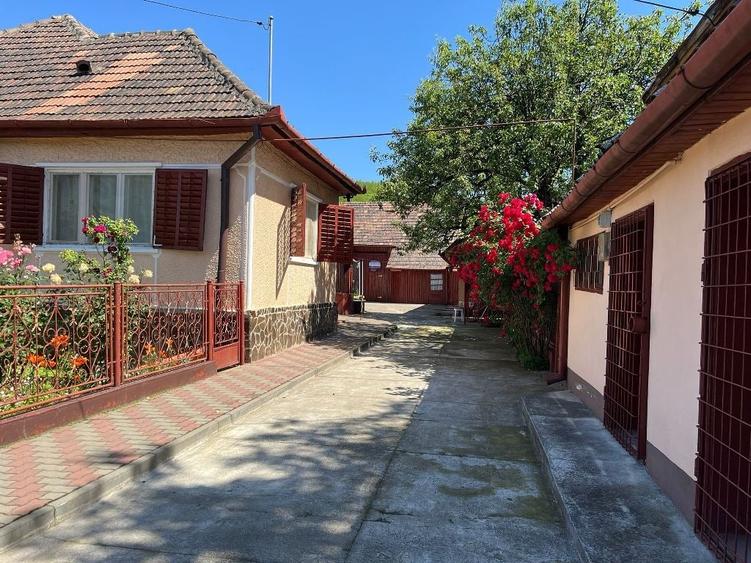 Casă individuală cu 4 camere cu Canalizare în Valea Lungă