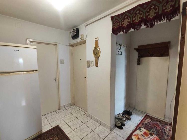 Apartament cu 3 camere decomandat în Dâmbu Pietros
