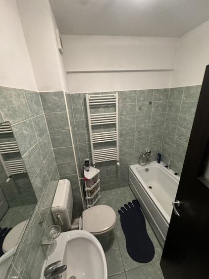Apartament cu 3 camere semidecomandat în Letea
