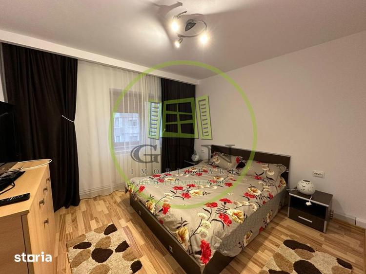 Apartament cu 3 camere decomandat, mobilat în Craiovița Nouă