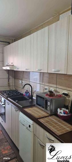 Apartament cu 4 camere decomandat în Trocadero