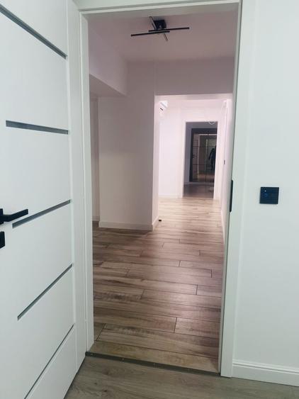 Apartament cu 3 camere decomandat în Sârbi