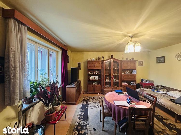 Casă cu 7 camere cu Canalizare în Sub Arini