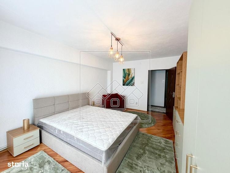 Apartament cu 4 camere decomandat în Central
