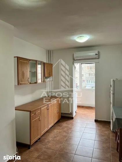 Apartament cu 2 camere, mobilat în Soarelui