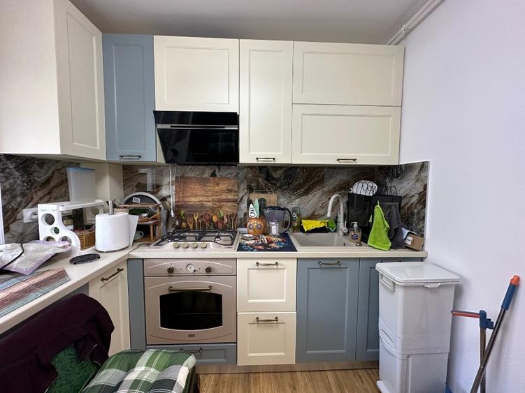 Apartament cu 2 camere semidecomandat în Berceni