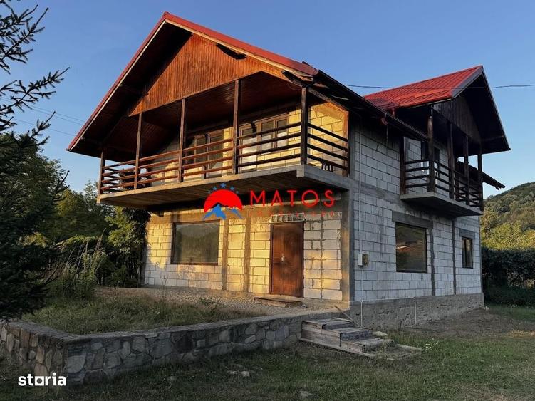 Casă cu 4 camere în Vărbila