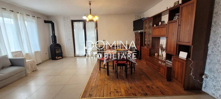 Casă individuală cu 6 camere cu Canalizare în Vest