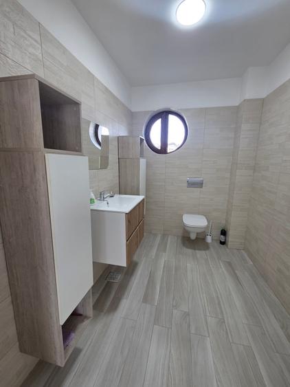 Casă individuală cu 5 camere cu Canalizare în Central