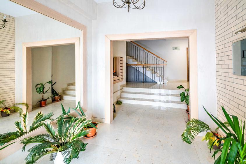 Apartament cu 2 camere decomandat în Tractorul