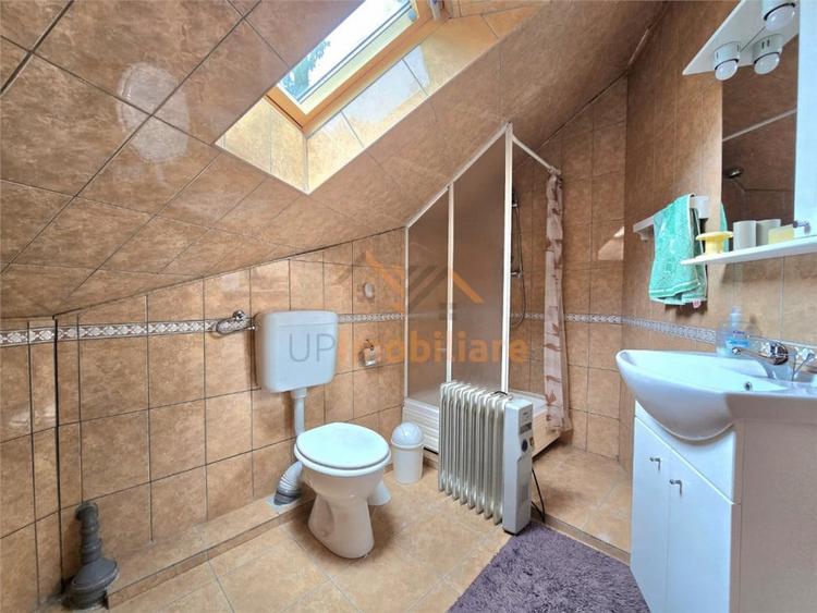 Casă cu 6 camere cu Teren 1761 Mp în Izlaz