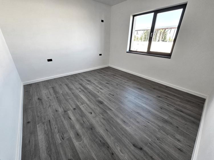 Casă individuală cu 4 camere cu Teren 500 Mp în Țegheș
