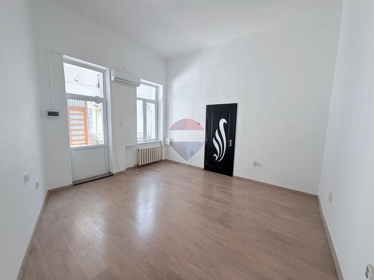 Apartament cu 2 camere semidecomandat în P-ța Mihai Viteazul