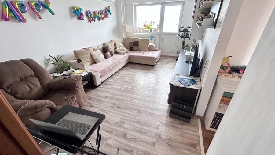 Apartament cu 3 camere semidecomandat, mobilat în Pantelimon