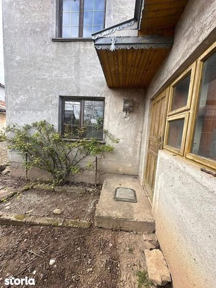 Casă cu 5 camere cu Teren 1000 Mp în Central