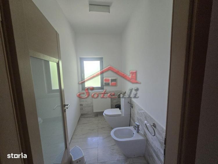 Casă cu 4 camere cu Teren 3300 Mp în Cornu