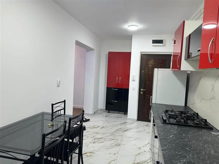 Apartament cu 2 camere semidecomandat în Podu Roș