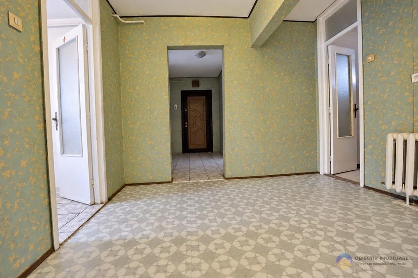 Apartament cu 3 camere decomandat în Mărăței