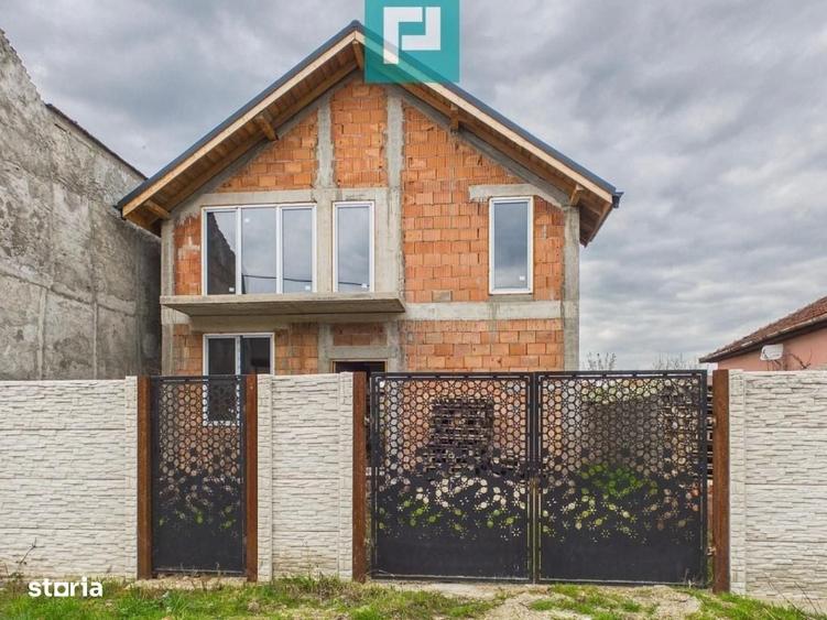 Casă cu 4 camere cu Piscina în Pârneava