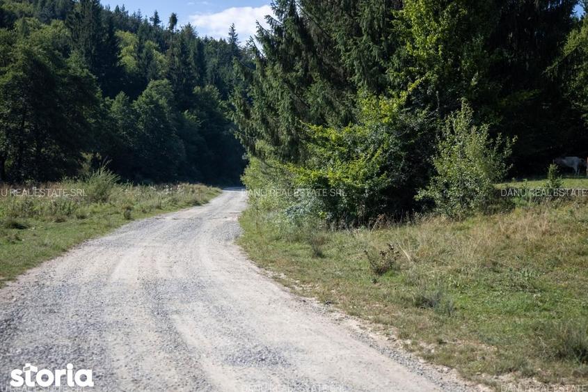Teren de 6800 mp, în Vulcan