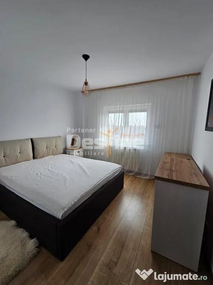 Apartament cu 3 camere semidecomandat în 1 Mai