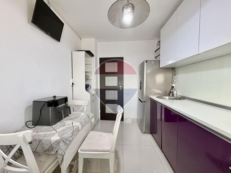 Apartament cu 4 camere semidecomandat, mobilat în Craiter