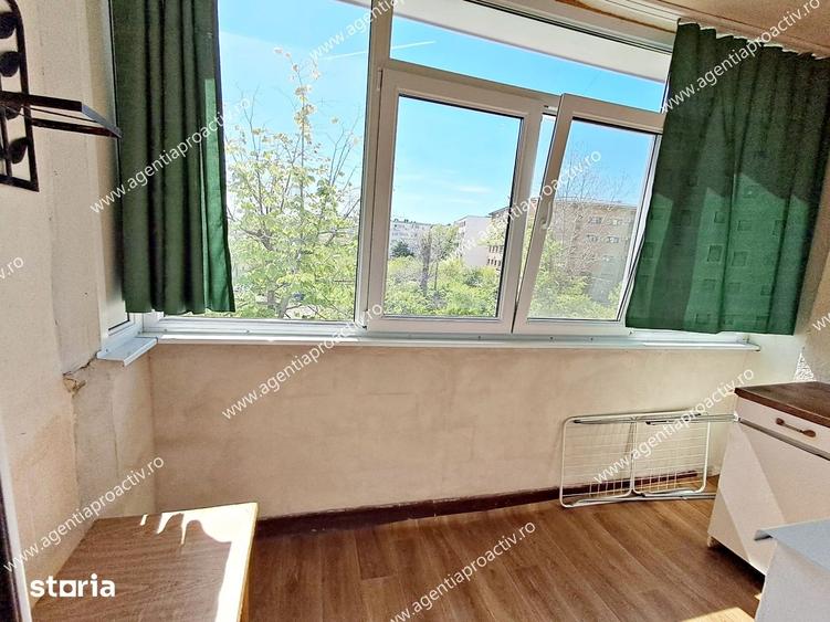 Apartament cu 3 camere decomandat în Micro 21