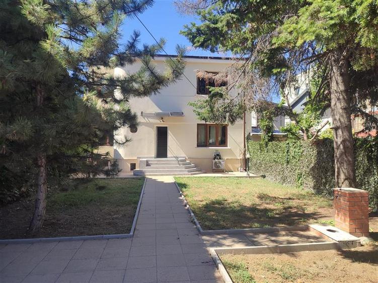 Casă cu 4 camere cu Teren 275 Mp în Tineretului