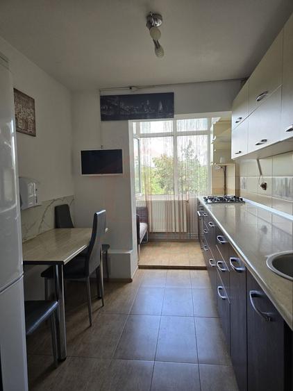 Apartament cu 3 camere decomandat, mobilat în Micro 16